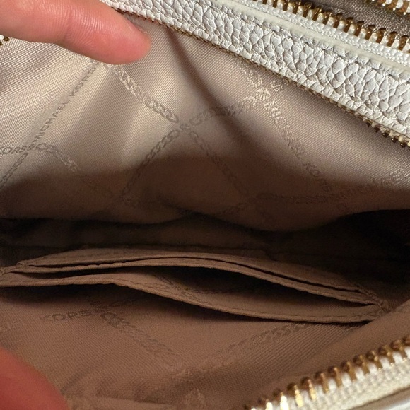 Michael Kors Green and White Crossbody Bag - Picture 6 of 16